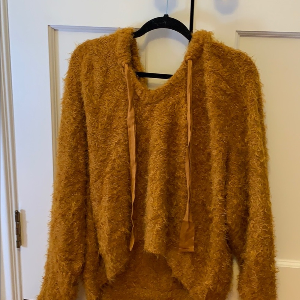Free people lightweight yellow pullover ⚡️